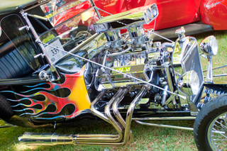 Car
                        Show Santa Rosa 17 June 2012 - Dual 4-barrel
                        carbs on Buick (?)