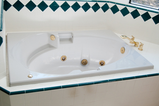 Hydro
                    swirl 96K6 Jacuzzi Bath