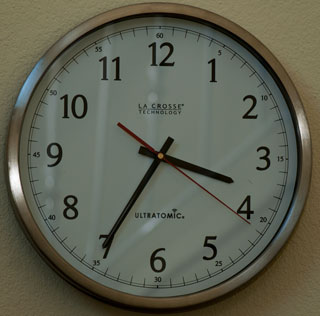 La Crosse
                UltrAtomic WWVB Clock (404-1235UA-SS)