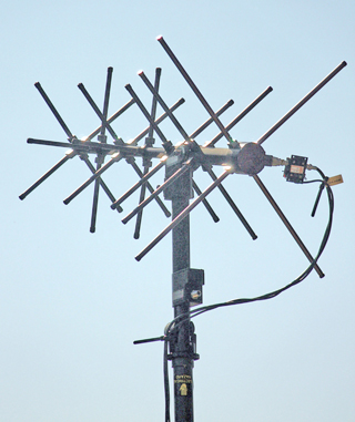 Trivec-Avant AV 2095 UHF Satcom Antenna System