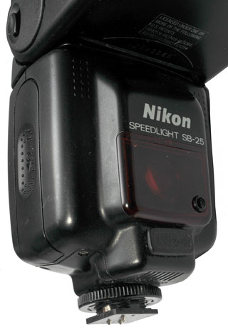 Nikon
                  SB-25 speedlight with pinch wheel for hot-shoe