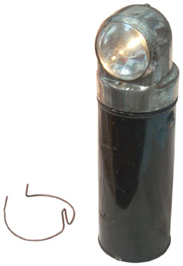 D46279
                  Portable Electric Lamp uses Dry Cell