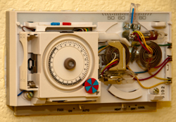 Honeywell T8195b
                  Thermostat